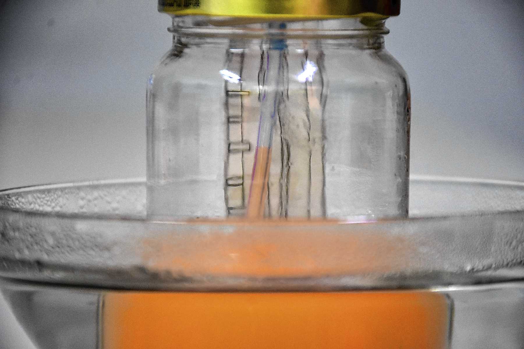 Jugando a ser científicos: creamos un termómetro casero