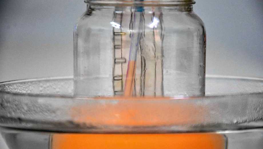 Hacer un termómetro casero, un nuevo experimento para hacer con los más chicos. Foto: Matías Subat