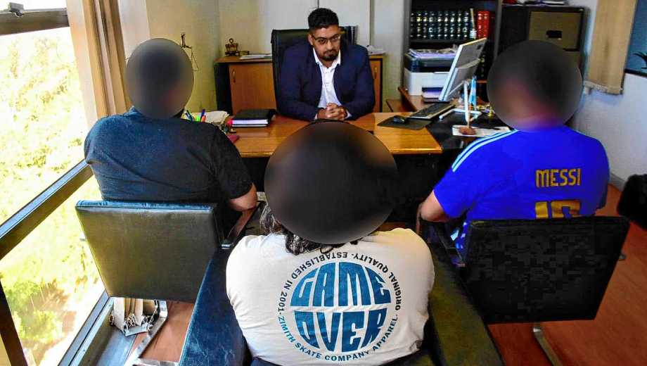 Los obreros son representados por el abogado Maximiliano Gómez. Foto: Matías Subat. 