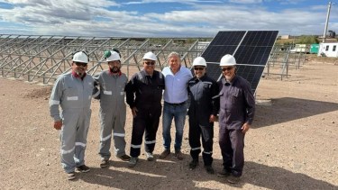 Avanza el parque solar en Los Chihuidos: será el primer pueblo con energía 100% renovable de Neuquén