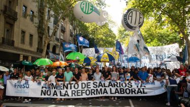 Protesta contra la reforma laboral en el Congreso: fuerte operativo policial y calles repletas de manifestantes