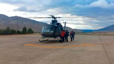 Video | Más de cuatro horas a pie y un helicóptero: el dramático rescate de un criancero herido en el volcán Tromen