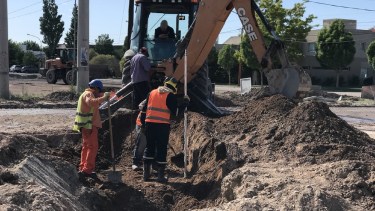 Cipolletti desvía el tránsito en la calle Santa Cruz para continuar con la nueva rotonda cerca de la Ruta 151