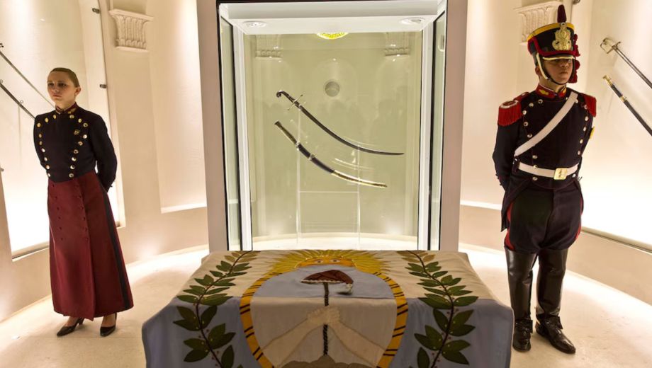 El sable corvo de San Martín será trasladado al Regimiento de Granaderos