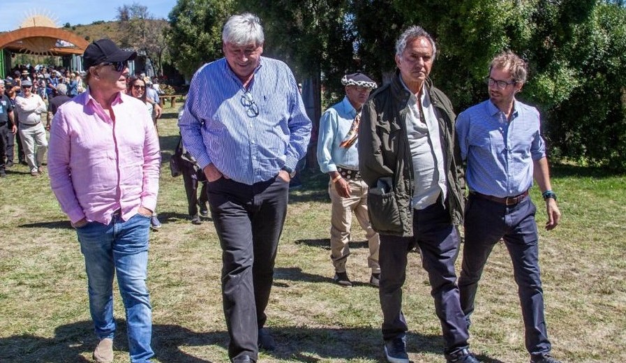 El secretario de Turismo de la Nación, Daniel Scioli, visitó el festival de la Rural en Bariloche junto al intendente Walter Cortés. Foto: gentileza Municipalidad de Bariloche
