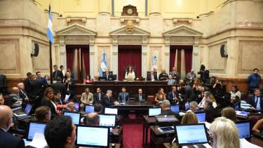 Vacaciones, despidos y banco de horas: lo que cambia con el proyecto de reforma laboral aprobado por el Senado