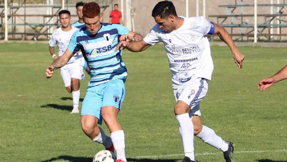 Habrá dos ascensos y descensos y se jugará la Copa de la Liga.