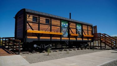 Río Negro transformó un antiguo vagón del Tren Patagónico en un espacio turístico en Pilcaniyeu