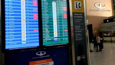 Paro de controladores aéreos: ¿qué vuelos a Neuquén y Río Negro podrían registrar demoras o cancelaciones esta semana?