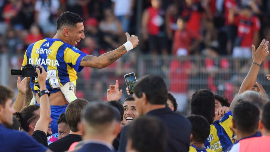 Ángel Di María volvió a vestirse de héroe y le marcó su segundo gol a Newell's. (Fotobaires)
