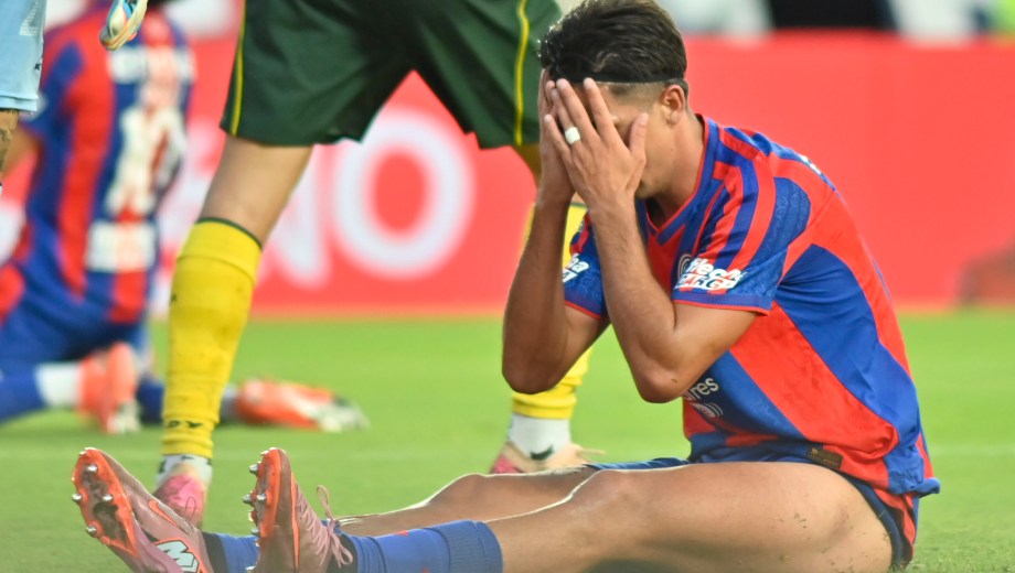 San Lorenzo vs Defensa




San Lorenzo sumó un nuevo inconveniente económico. 
Foto: FOTOBAIRES





Fecha 11 Torneo Apertura Liga Profesional.