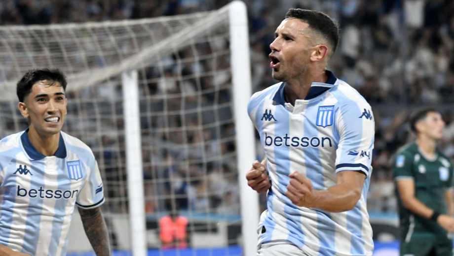 Martínez convirtió por duplicado y le dio el triunfo a Racing.