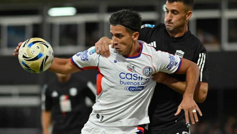 Alexis Cuello convirtió el gol del empate sobre el final en el Guillermo Laza (Fotobaires)