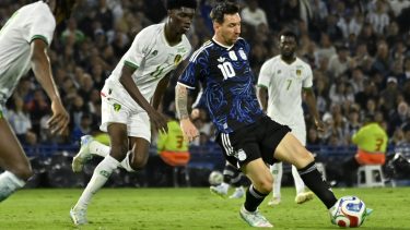 Argentina enfrenta a Zambia en La Bombonera, con Messi de titular: formaciones, hora y TV