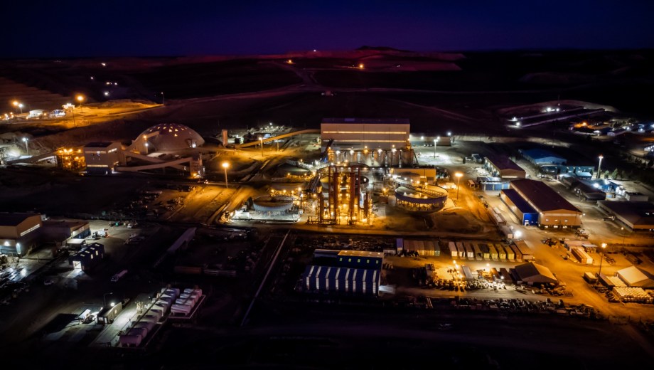 Cerro Vanguardia reutiliza más del 20% del agua que utiliza en sus procesos productivos y promueve programas de monitoreo ambiental con participación de la comunidad. Foto gentileza.