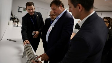 En Canadá Weretilneck busca acuerdos para potenciar la empresa Invap