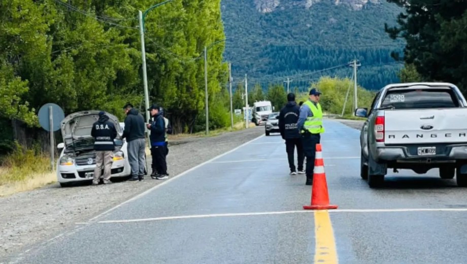 Operativo policial con controles en rutas y accesos de Bariloche y El Bolsón para reforzar la prevención del delito.
