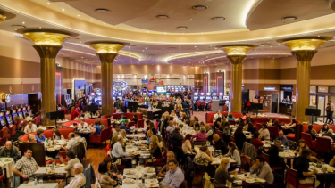Noches temáticas, música y premios: qué se viene en Casinos del Río de General Roca este marzo