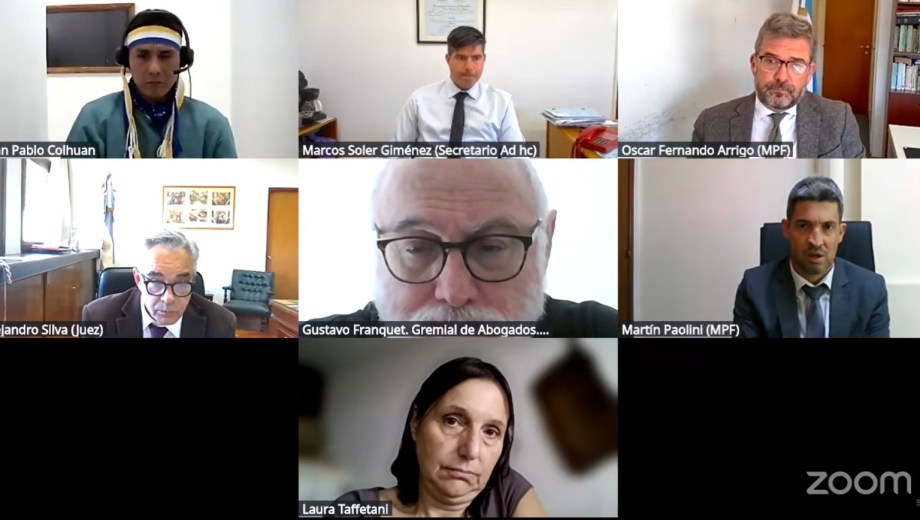 El juez Alejandro Silva informó este mediodía de jueves la sentencia que condenó a Juan Pablo Colhuan. (captura de video) 