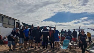 Más que una carrera, una familia: el campamento de los 50 amigos que se reúnen en el TC de Neuquén