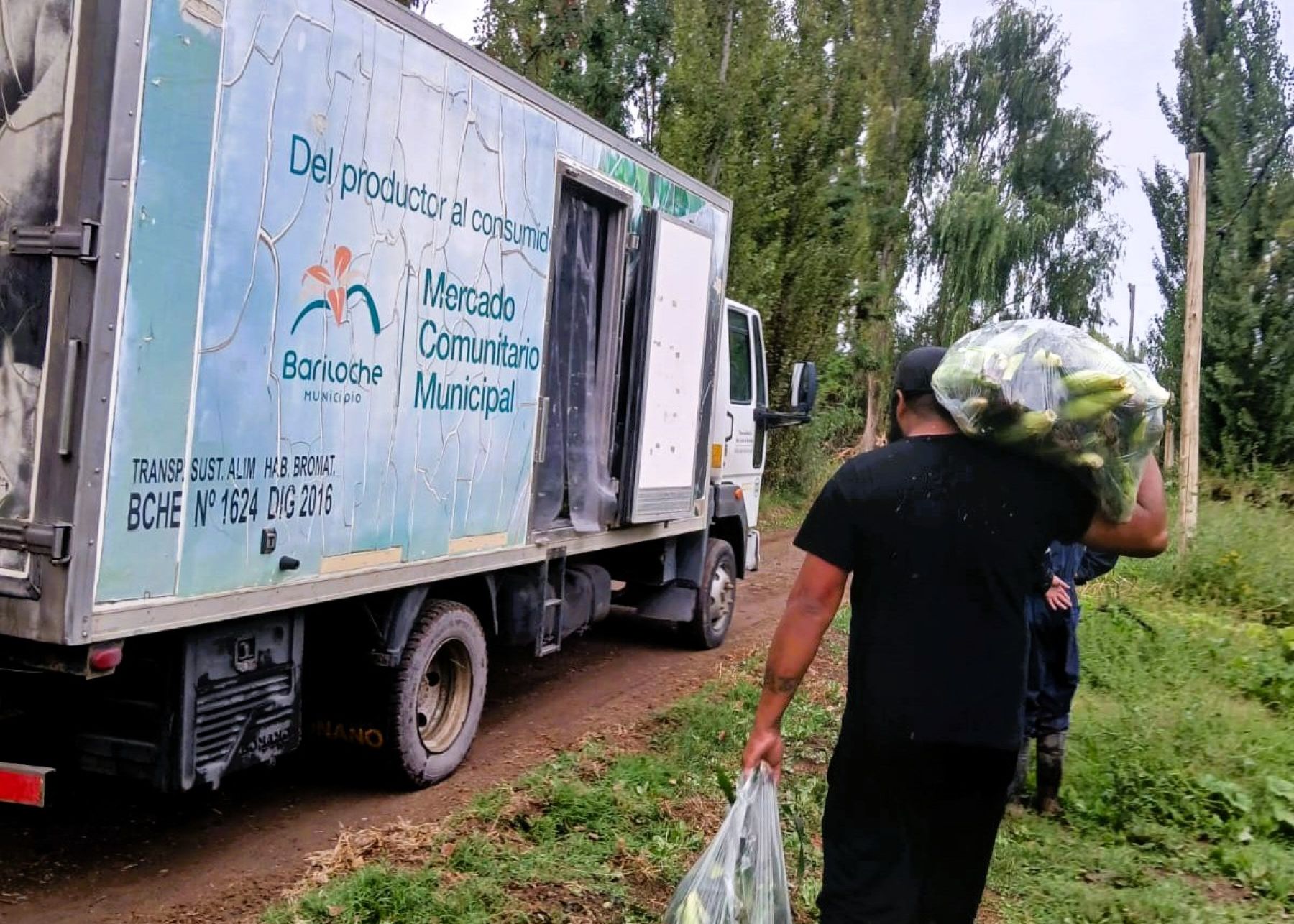 Contralmirante Cordero conectó sus chacras con Bariloche para comercializar productos locales