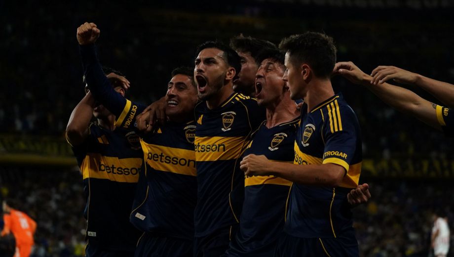 El Xeneize juega un partido clave con Instituto, para subir en la zona de clasificación. (Clarín Fotografía)