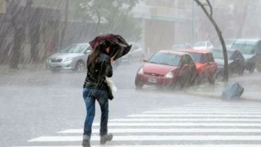 Alerta por viento, lluvia y tormenta en Neuquén y Río Negro este lunes 16: en dónde se eleva a «naranja»
