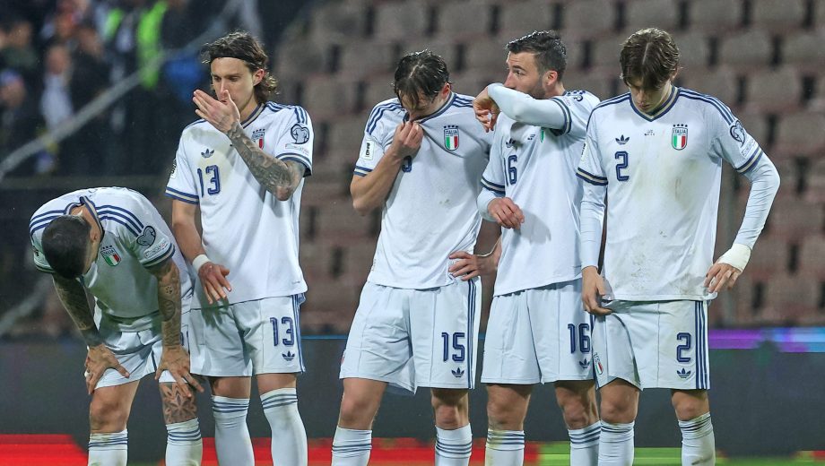 Italia cayó 4-1 en la tanda de penales y se quedó afuera del Mundial 2026. (AP)