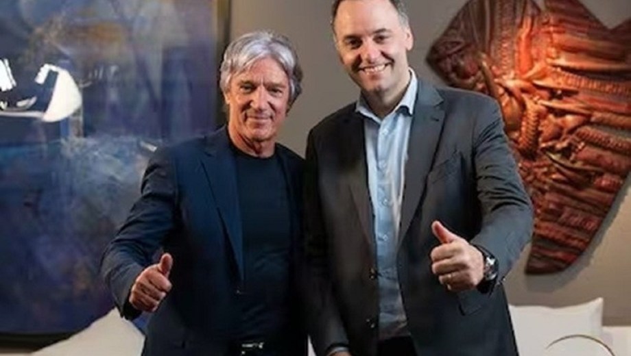 Viaje de Manuel Adorni: el Gobierno junta pruebas para responder a la Justicia. 