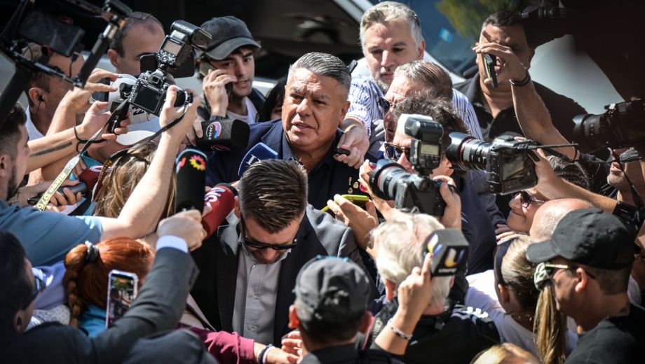 Llegada del "Chiqui" Tapia al juicio (Foto: Clarín Fotografía)