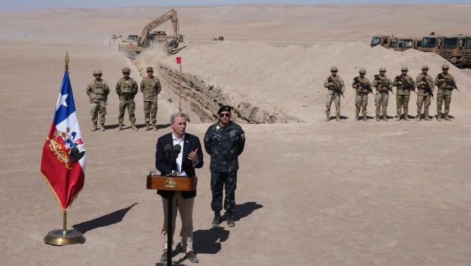 El presidente de Chile Jose Antonio Kast, presente en el inicio de la obra del Muro (Foto: Marco Zabala)