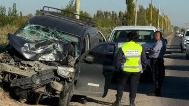 Violento choque entre dos vehículos sobre la Ruta 65 en Allen: cuál es el estado de los conductores