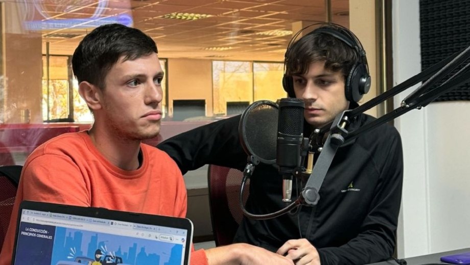 Luca Candia (derecha) junto a Luca Tocce. “Se trata de un proyecto colaborativo, no de un servicio como Uber”, señaló. 