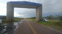 Imagen de Murió un hombre de Cipolletti tras chocar contra el arco del límite entre San Luis y La Pampa