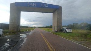 Murió un hombre de Cipolletti tras chocar contra el arco del límite entre San Luis y La Pampa
