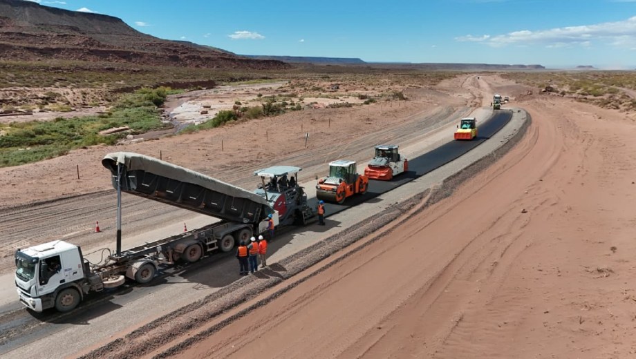 Avanza a buen ritmo la pavimentación de la Ruta 7 y ya alcanzó el 25% de ejecución.
