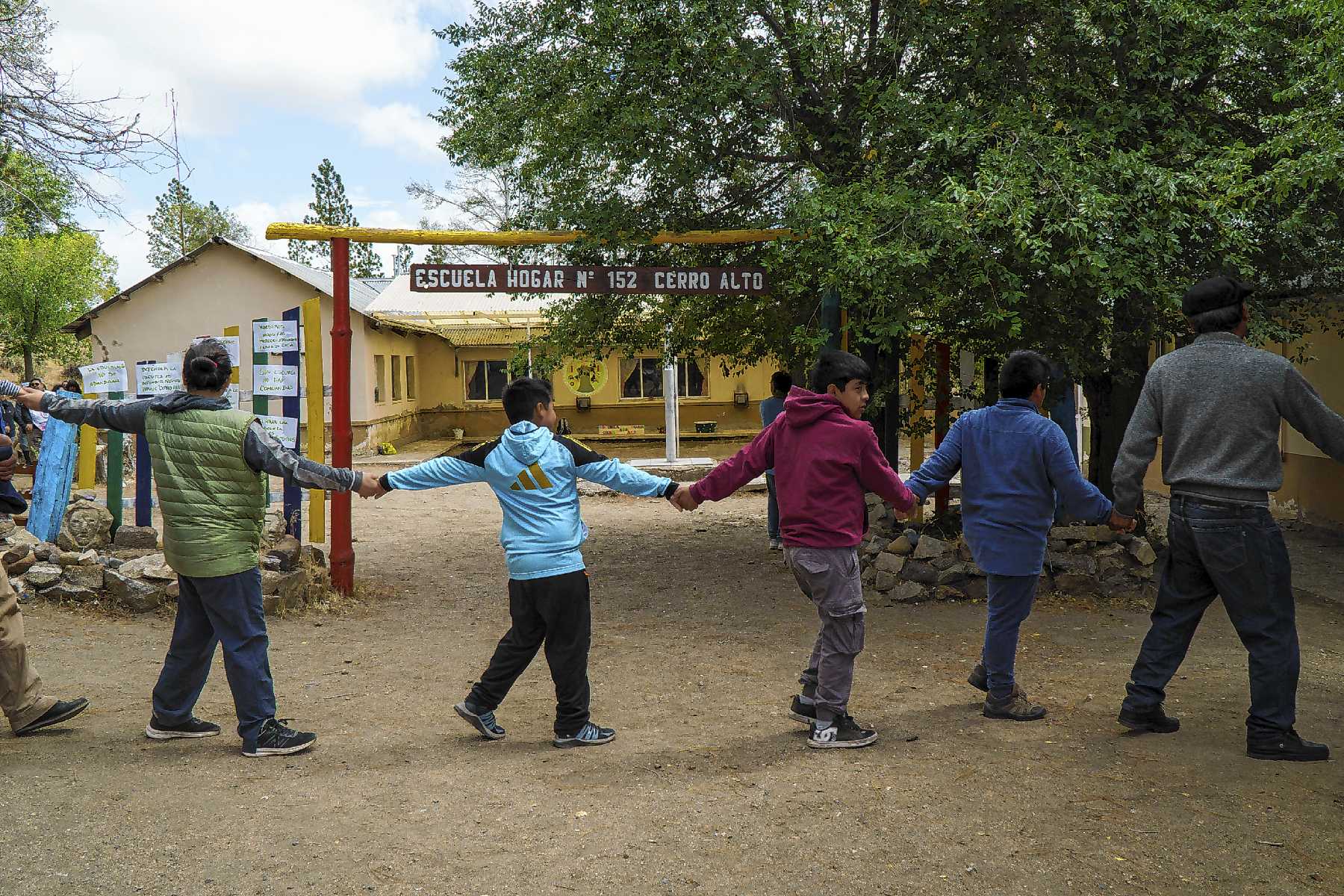 Familias de Cerro Alto reclaman por la reapertura de la escuela hogar 152