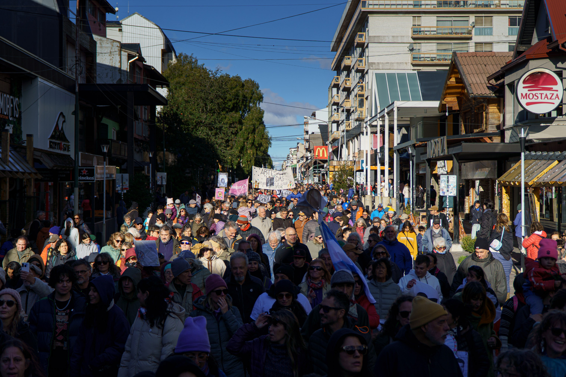 Más de 8 mil personas marcharon en Bariloche por el Día de la Memoria a 50 años del golpe militar