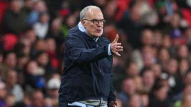 El particular cruce de Marcelo Bielsa con un traductor: «Le pediría que sea acertado»