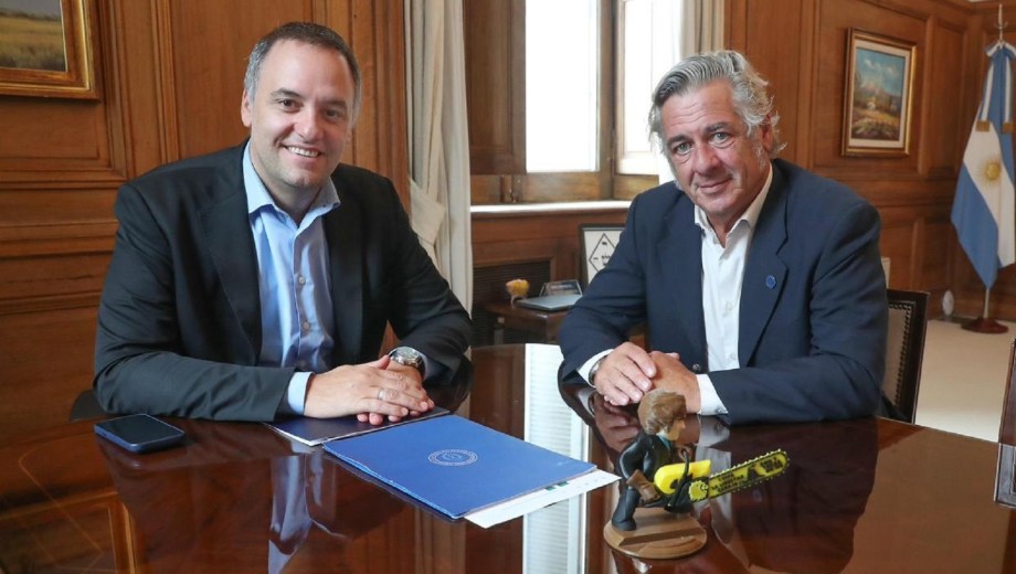 Manuel Adorni con la Rural en medio de la ampliación de la denuncia en su contra. Foto: gentileza 