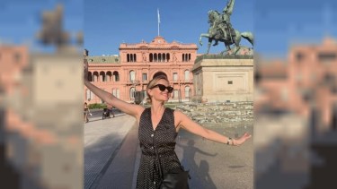 Reese Witherspoon, de paseo por Buenos Aires: fotos en la Plaza de Mayo y la Casa Rosada