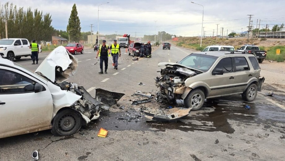 Triple choque en la Ruta 7 en Centenario. Foto: gentileza Centenario Digital