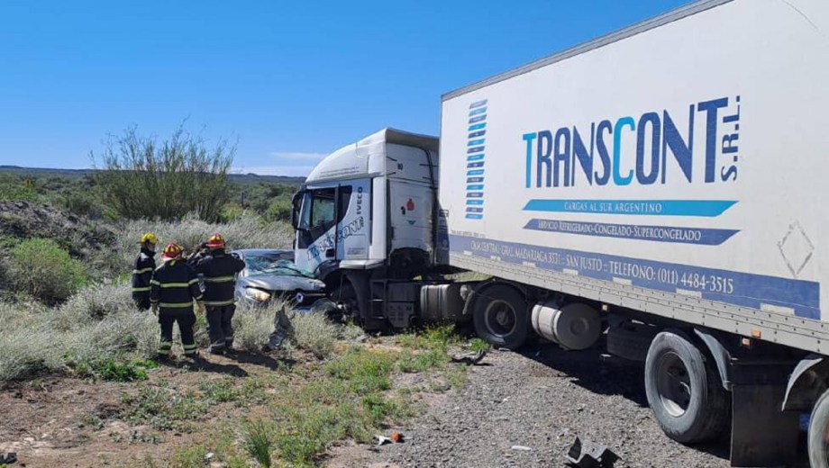 Un camión y un auto protagonizaron un accidente entre Darwin y Belisle. Foto: Gentileza.