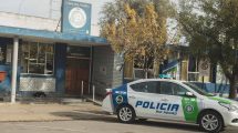 Imagen de Caos en la madrugada de Viedma: una pareja protagonizó destrozos en la vía pública y terminó detenida