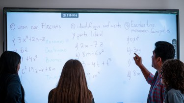 El colegio tecnológico de la UTN incorporó once pantallas interactivas para sus aulas
