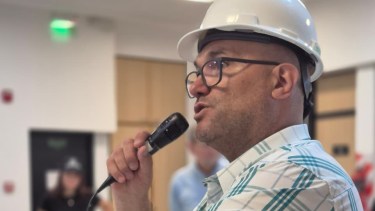 Del yacimiento al aula: dedicó su vida al petróleo y hoy forma el futuro de Vaca Muerta