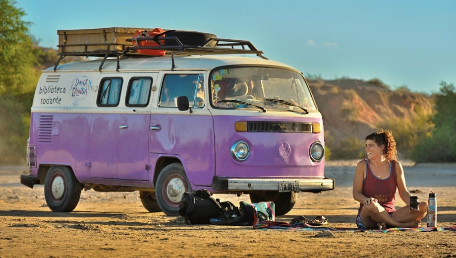 Laura Visciglio, una educadora apasionada dejó todo para construir su biblioteca rodante. Foto: gentileza. 