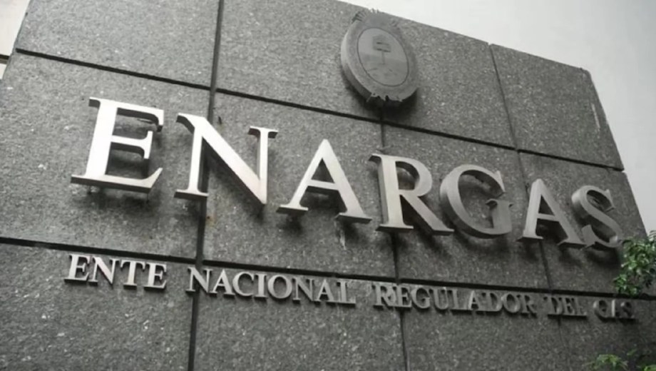 El Gobierno nacional dispuso avanzar con una reasignación integral de las capacidades del sistema de transporte de gas natural para adecuarlo a la nueva matriz de abastecimiento energético del país.