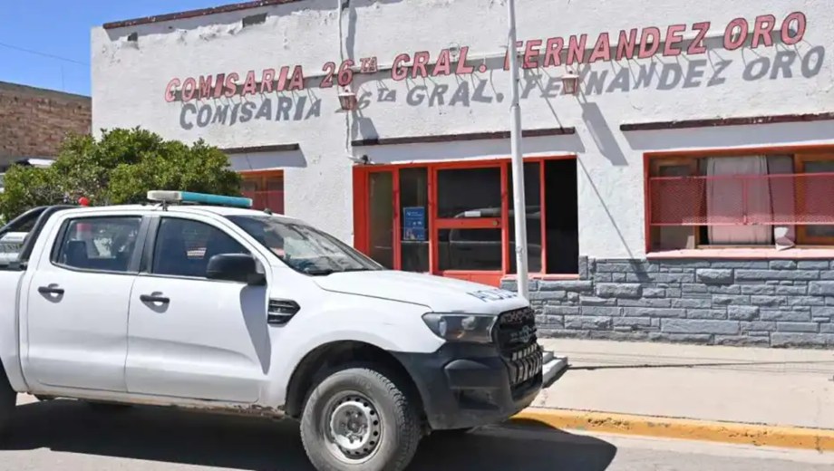 La policía secuestró un revólver, municiones y plantas de marihuana.