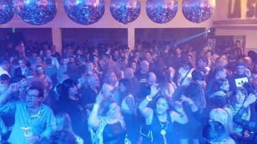 Allen se une para ayudar a dos clubes sociales emblemáticos: Fiesta retro, música y nostalgia